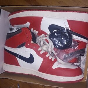 Aur jordan 1 high OG chicago lost and found